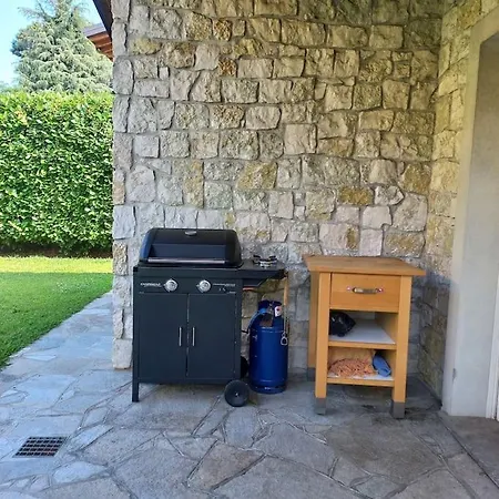 Villa Linda A Monate *